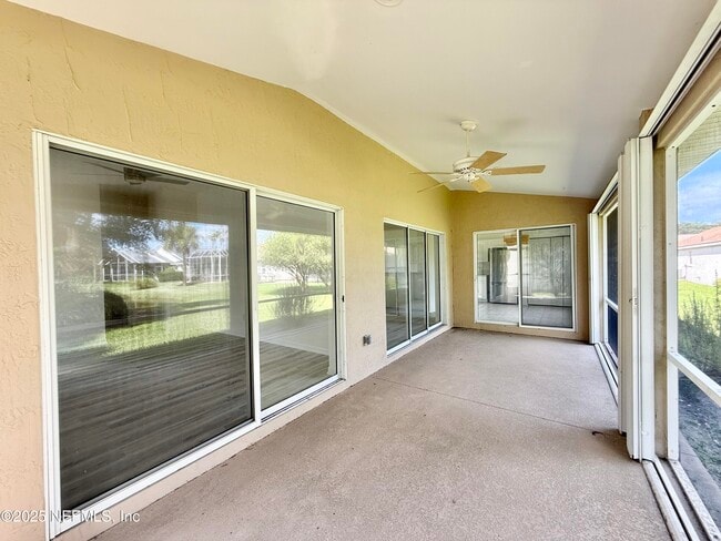 Building Photo - 704 Captains Dr