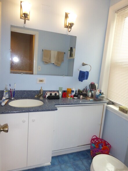 Full Bath - 1528 Marion St NW