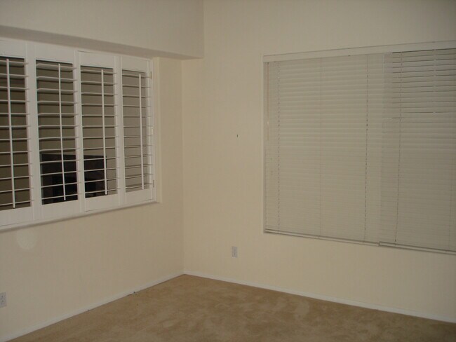 Building Photo - Amazing 4 bedroom home in gated community near highly rated schools and beach