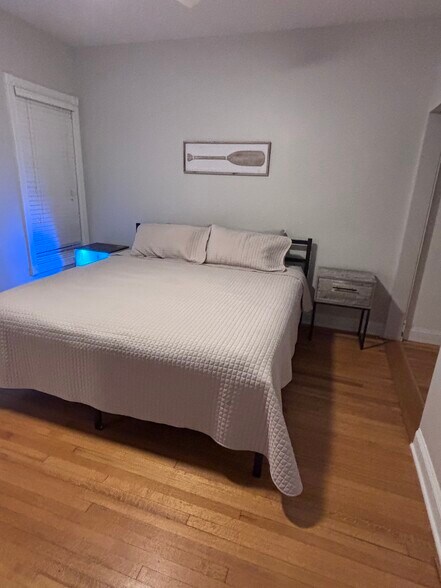 Bed #1 - 4 N Pistakee Lake Rd