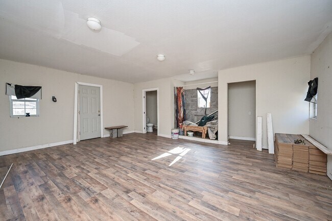 Building Photo - 9630 Glenwood Forest Dr