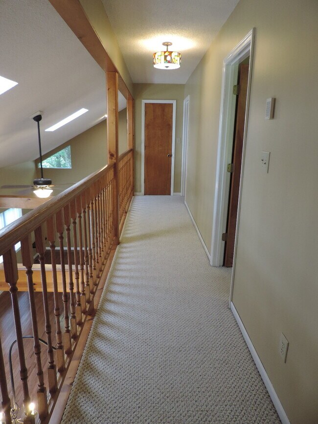 Building Photo - 404 Wintergreen Dr