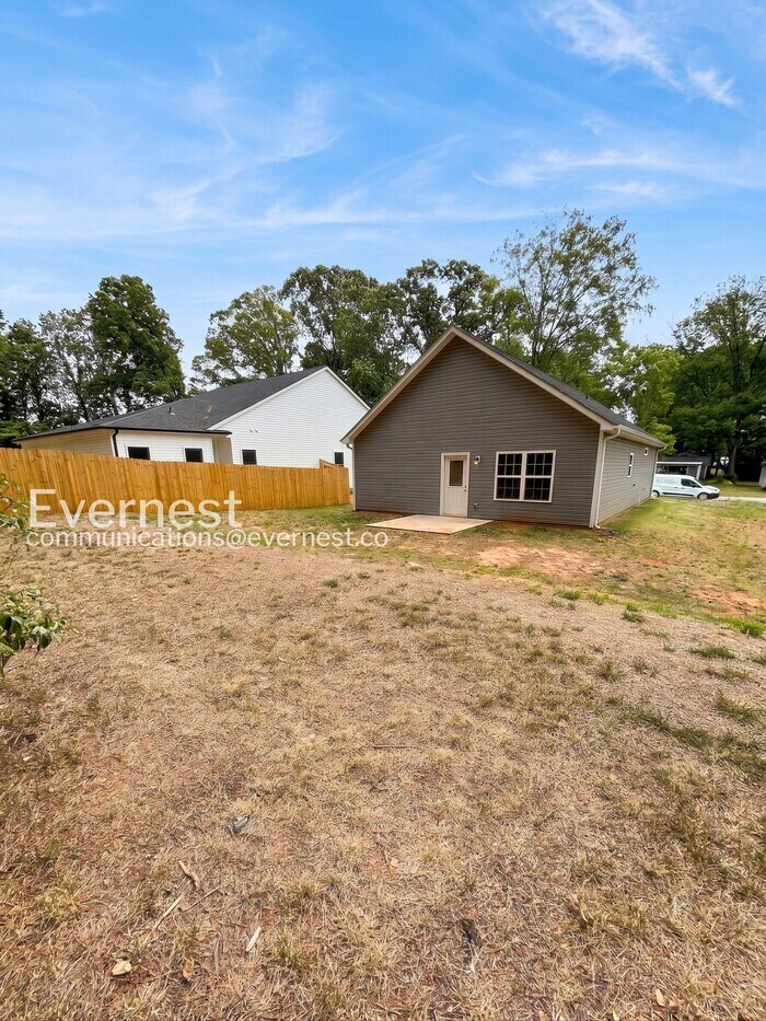 Building Photo - 517 N Linwood Ave