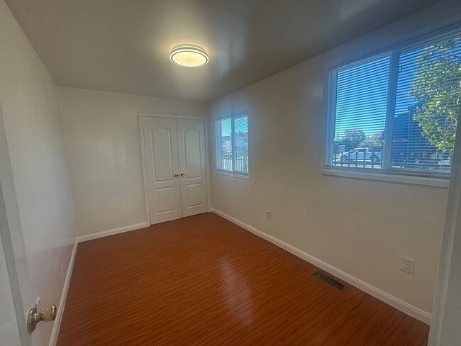 Building Photo - Renovated 2 Bedroom, on San Pablo Ave, in East Richmond Area--Move in Special