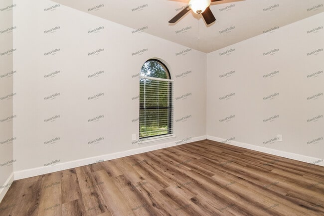 Building Photo - 5805 Ridgecove Dr