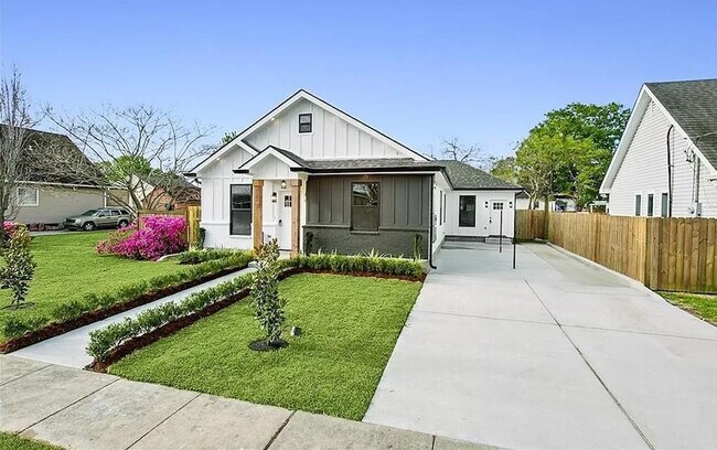 Building Photo - 310 Reiss Pl