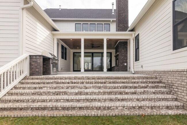 Building Photo - Like New 4 Bedroom Luxury Home in Franklin TN