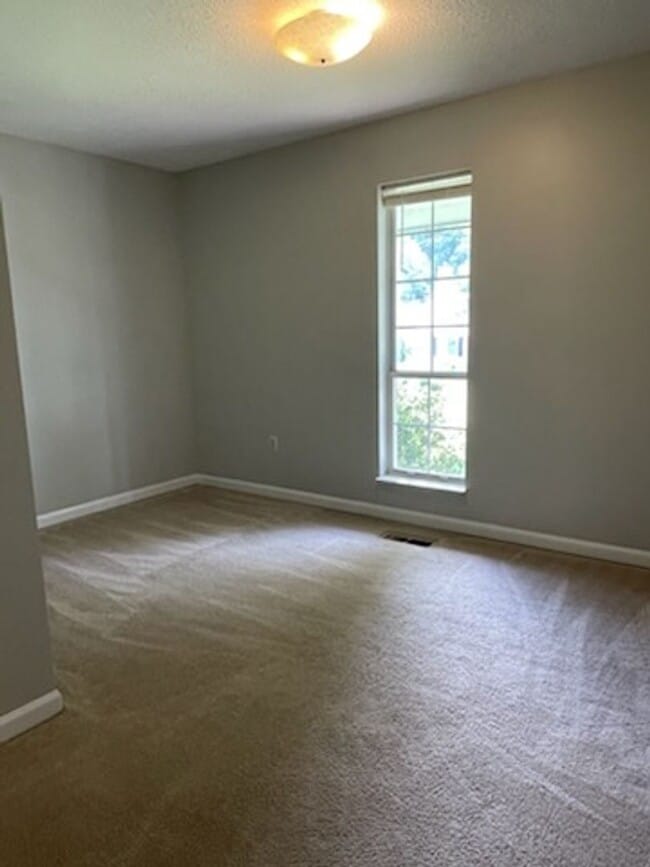 Building Photo - Move In Ready!!