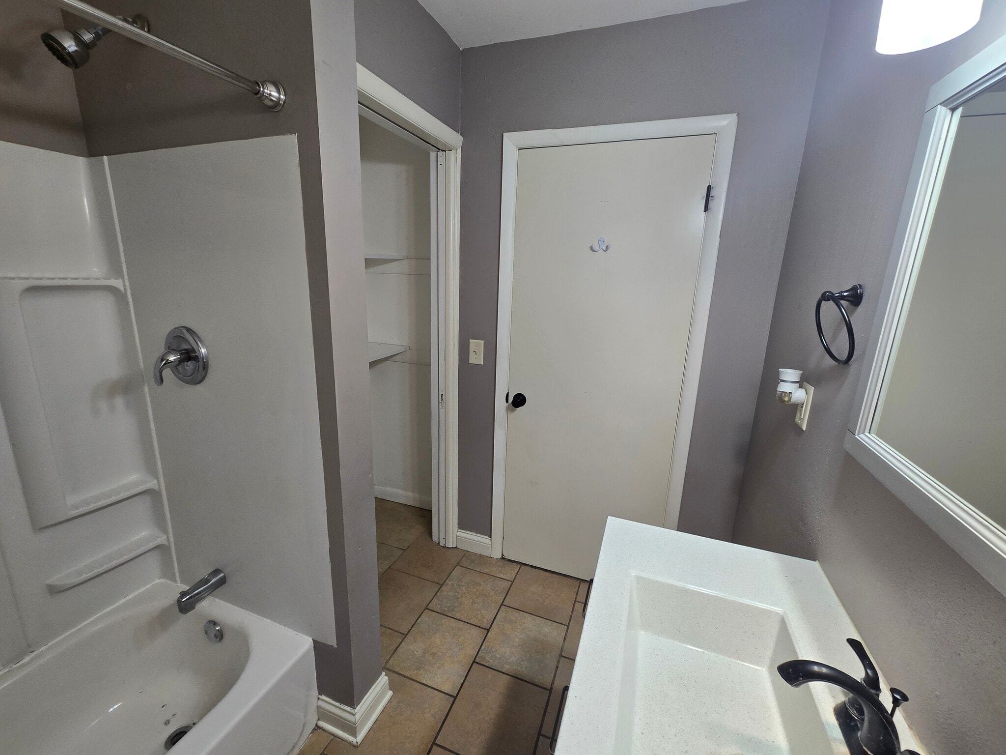 Building Photo - 2728 Edgewood Dr