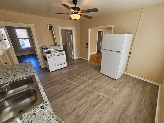 Building Photo - PRICE DROP!! $2,000 - 3 Bed / 1 Bath Apartment in West Manchester's Rimmon Heights with a Semi-Pr...