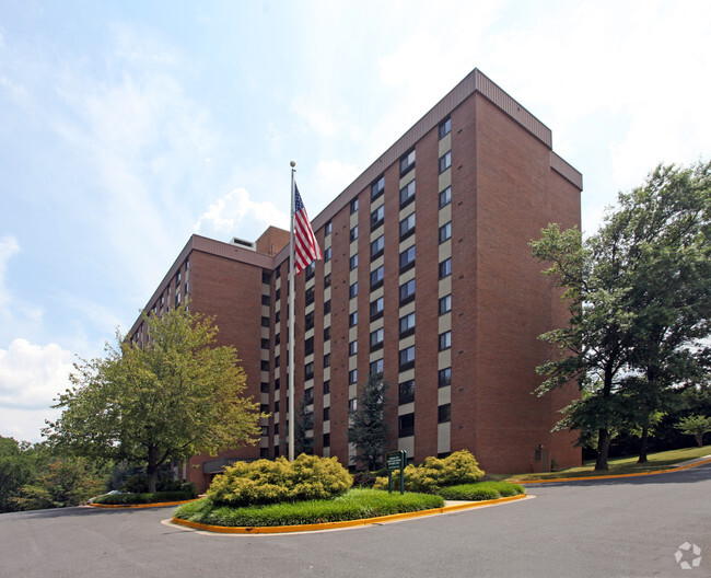 Primary Photo - Forest Oak Towers