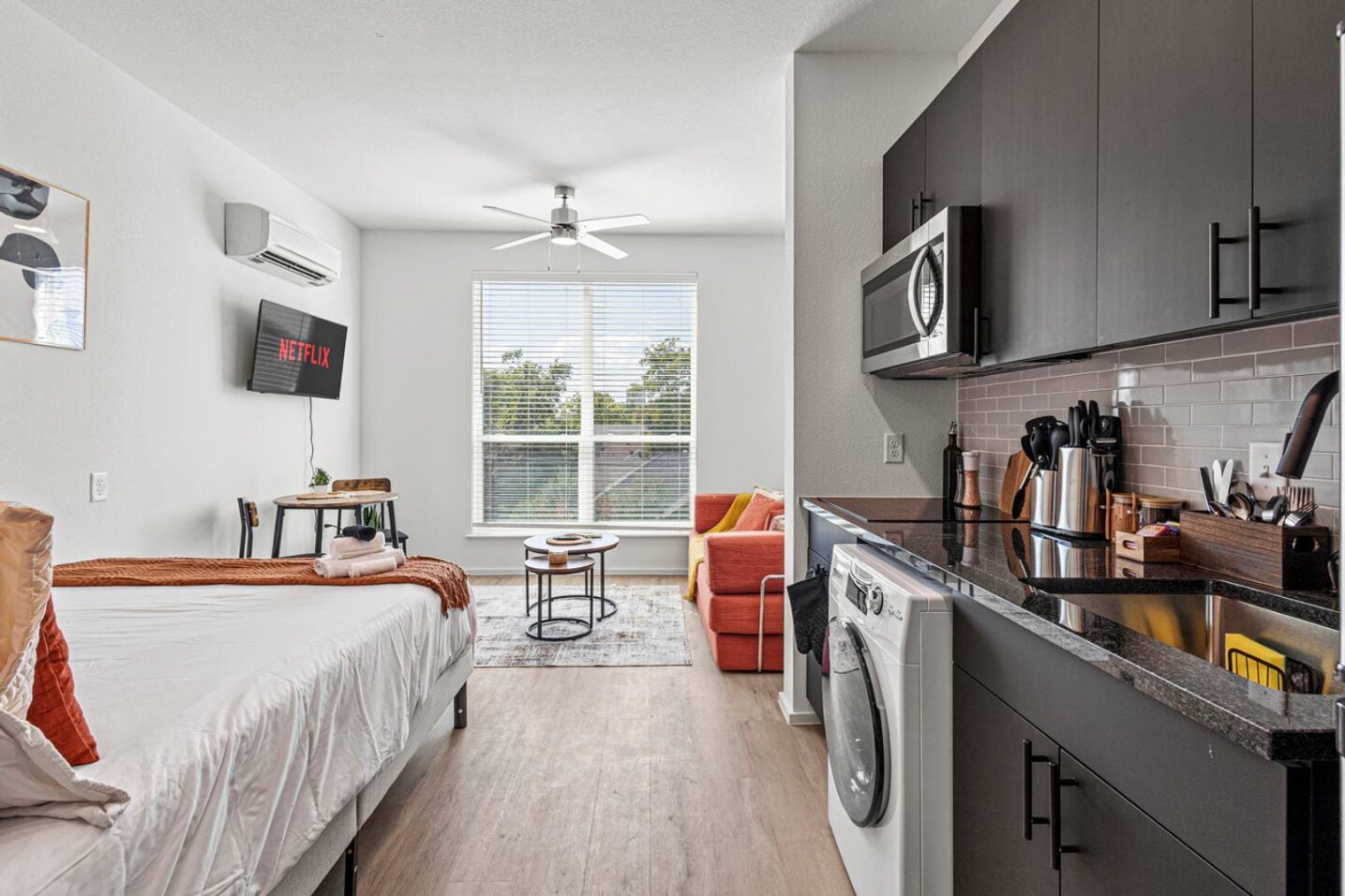 Building Photo - 596 W 9th St