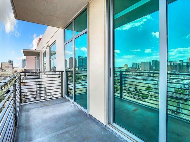 Building Photo - 1208 E Kennedy Blvd