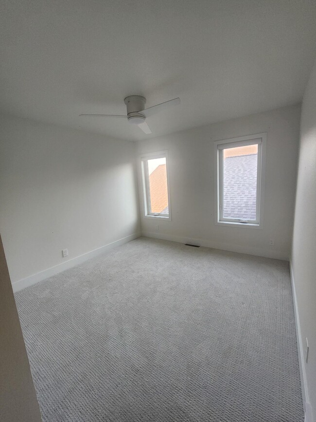 Building Photo - 4216 E Cypress Pl