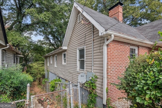 Building Photo - 1005 Westmoor Dr NW