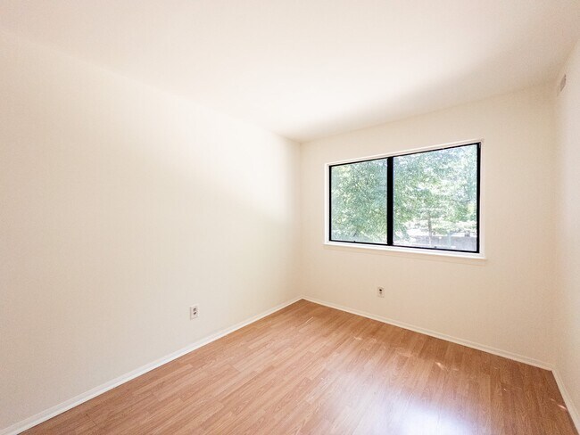 Bedroom | Court Commons - Court Commons