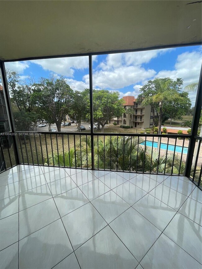 Building Photo - 5961 N Falls Cir Dr