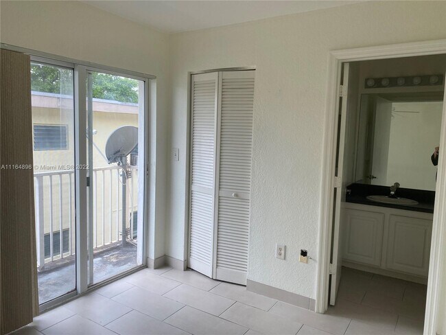 Building Photo - 2032 NE 167th St  3-134 North Miami Beach ...
