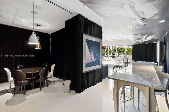 Building Photo - 475 Brickell Ave