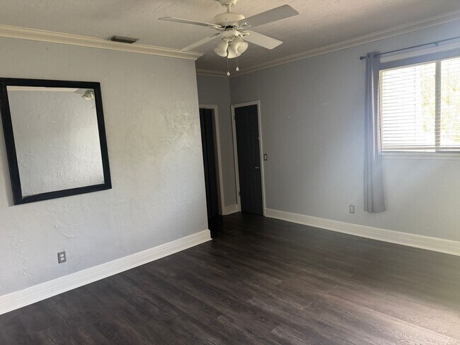 Building Photo - Large Executive Carrollwood Townhome