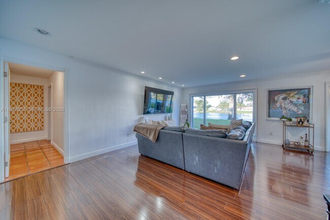 Building Photo - 12620 SW 114th Ave