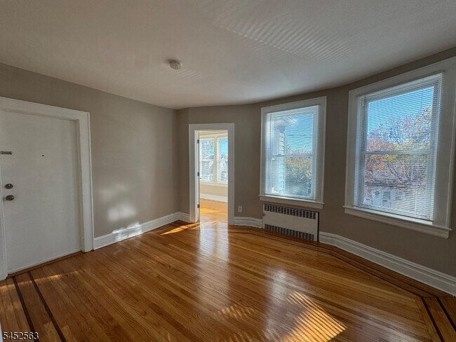 Building Photo - 271 Davis Ave