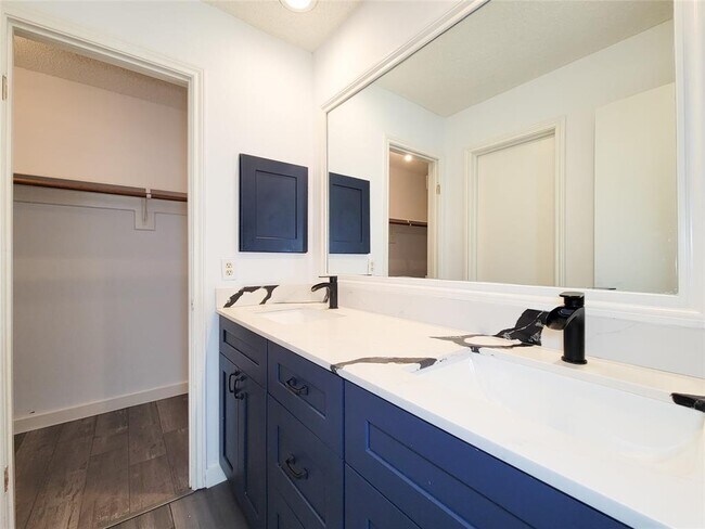 Building Photo - 13838 Walnut Hollow Ln