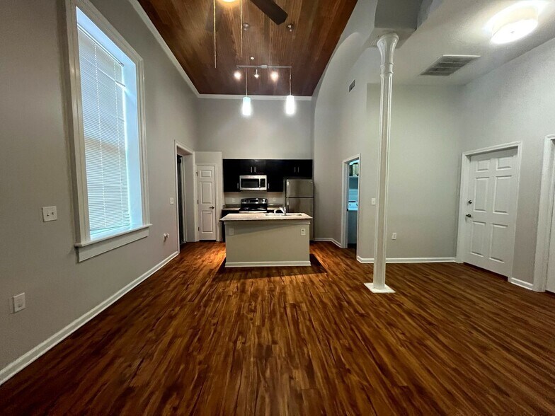 Interior Photo - Lofts at Poplar Pointe