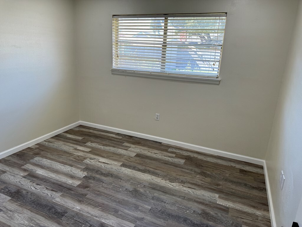 Building Photo - 3821 E Everglade Ave