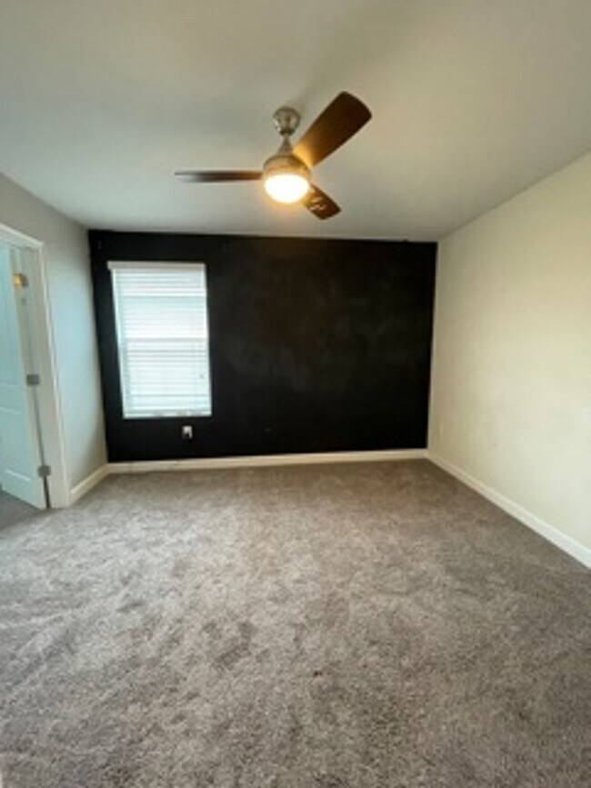Building Photo - STOREY PARK - 3BR/2.5BA TWO STORY HOME