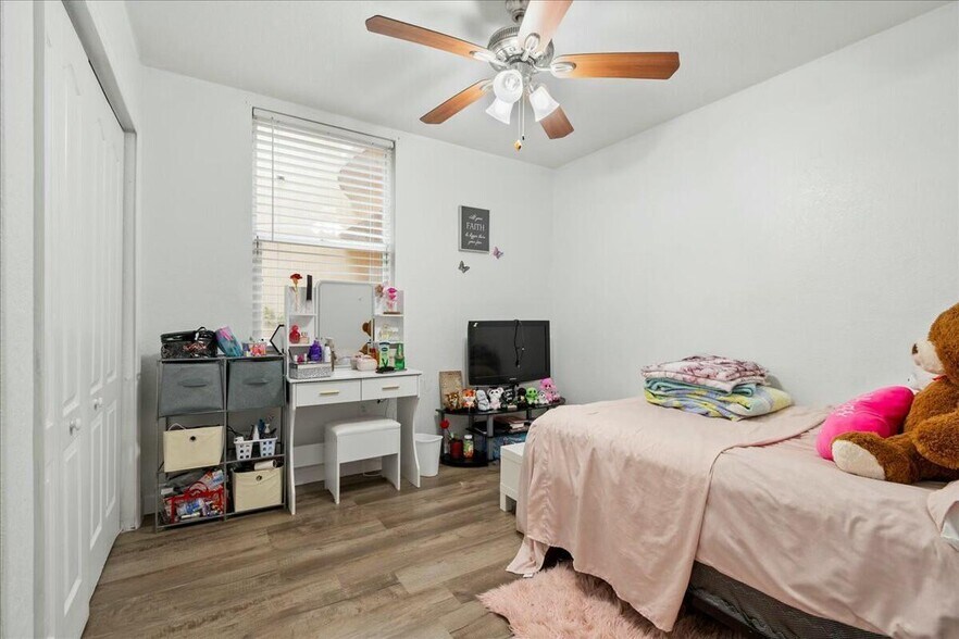 Building Photo - 1109 Shoma Dr