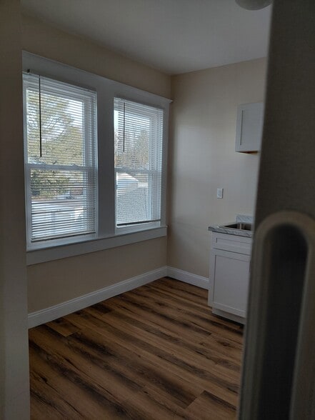 Building Photo - 41 Saratoga Ave