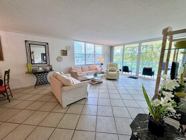 Building Photo - 2501 S Ocean Dr