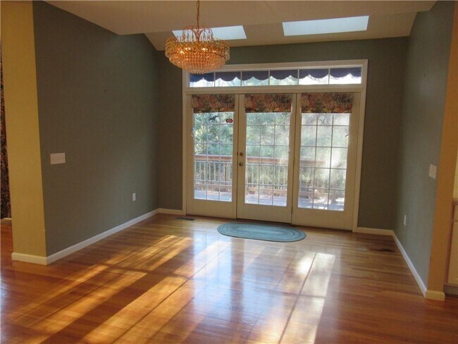 Building Photo - 70 Cavalier Dr