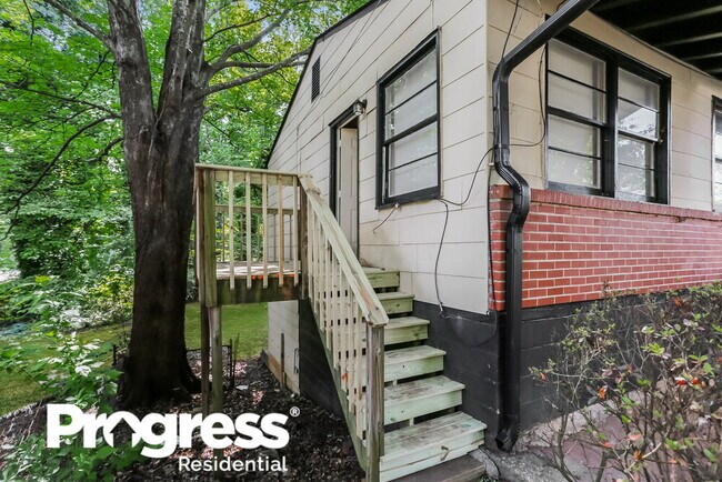 Building Photo - 3128 Latona Dr SW