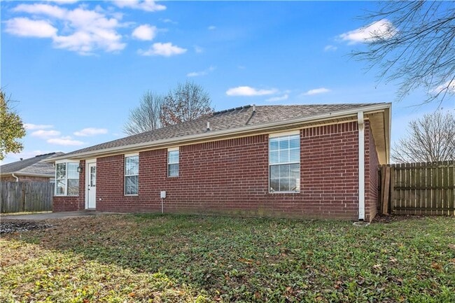 Building Photo - 804 Tyler St