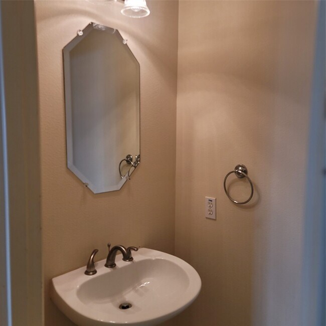 Building Photo - 7111 Harmony Cove