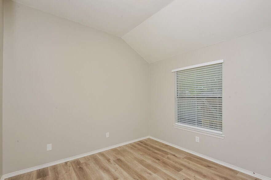 Building Photo - 6221 Valley Forge Ct