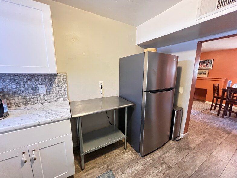 Building Photo - 1337 W El Rio Dr