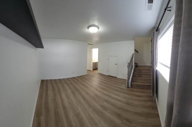 Building Photo - 3 bed, 1.5 bath townhome on Vallinda