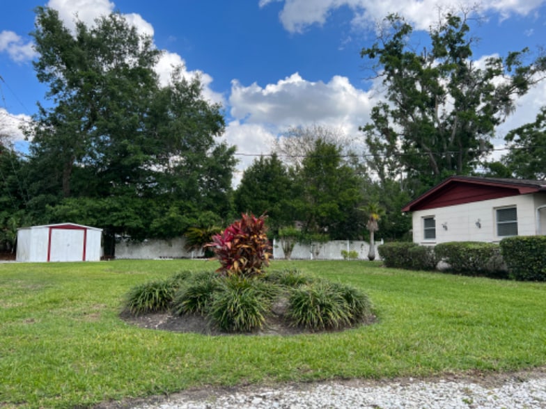Building Photo - 615 W Pipkin Rd