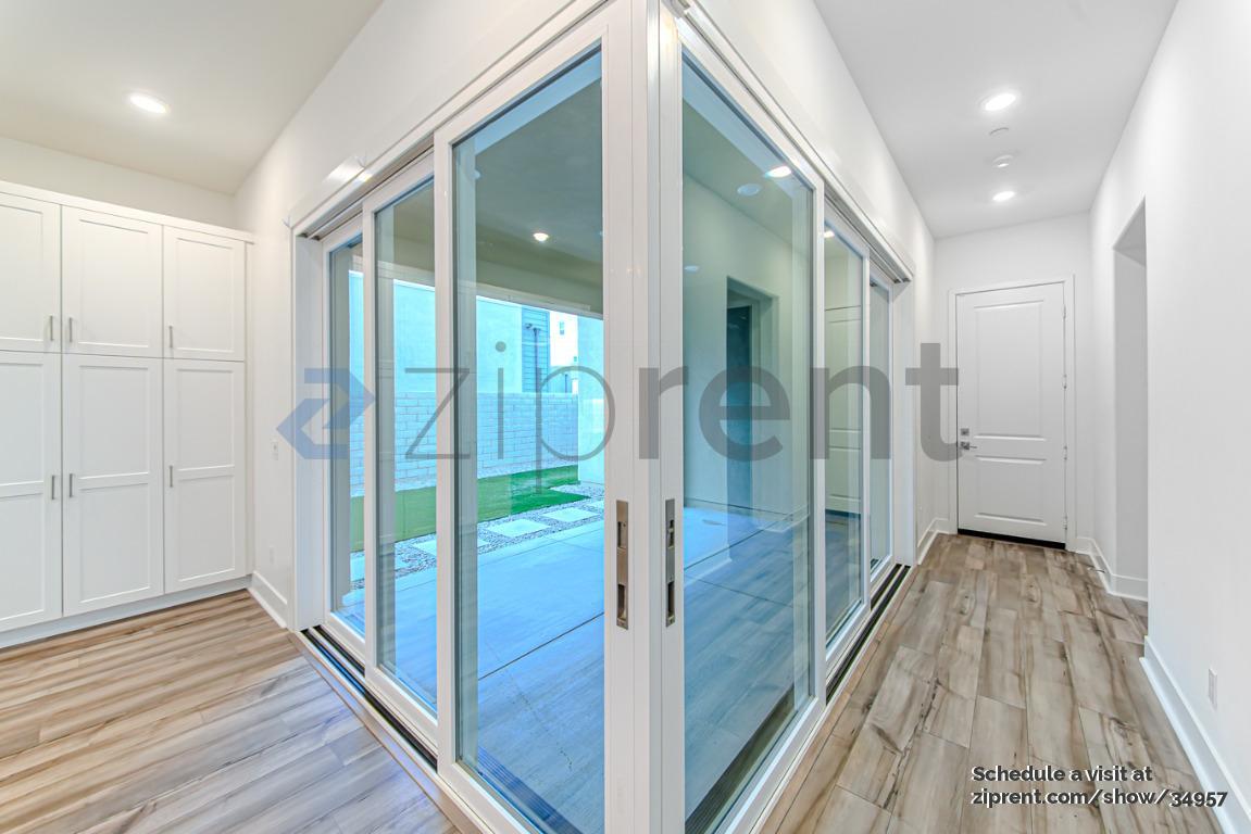 Building Photo - Unit
