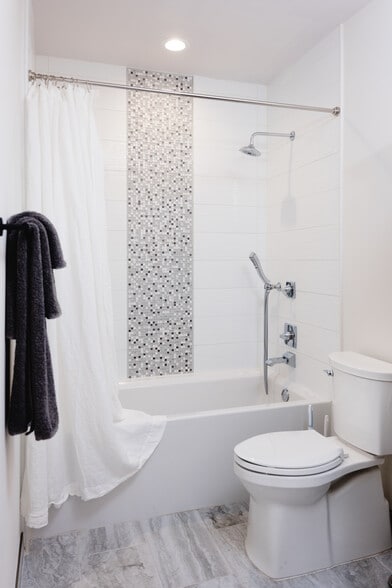 Building Photo - 620 Glen Iris Dr NE