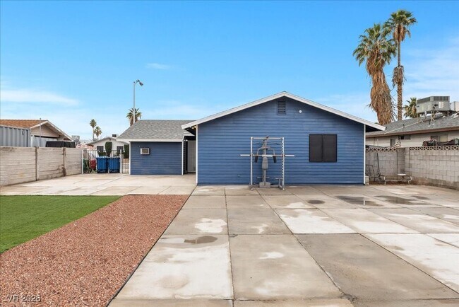 Building Photo - 6440 Bugbee Ave