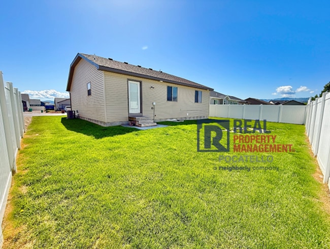 Building Photo - Beautiful 3 bed 2 bath house - 2 car Garage