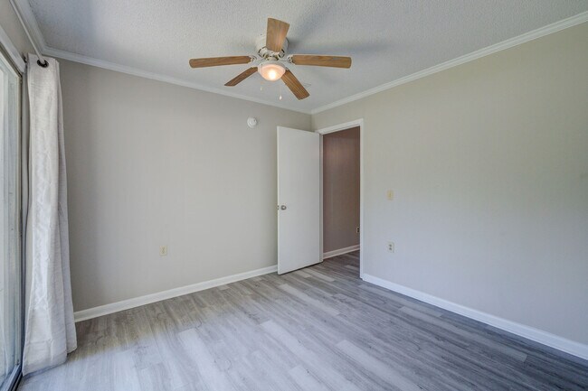 Building Photo - 213 El Ogden Dr