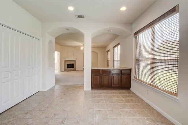 Building Photo - 9115 Memorial Valley Dr