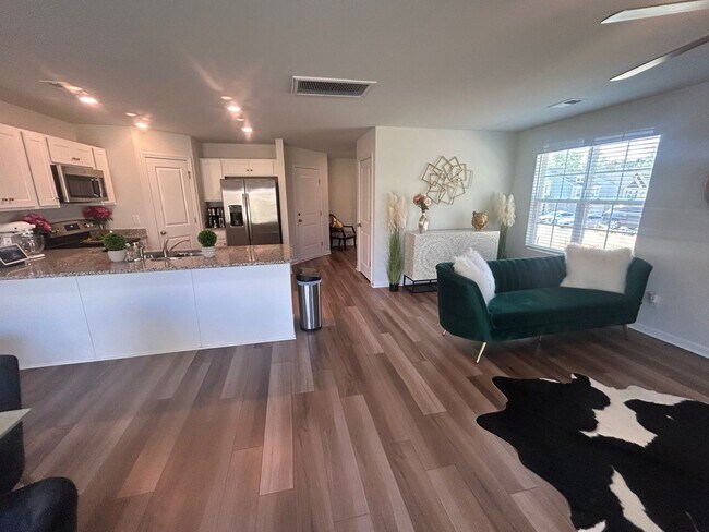 Building Photo - 2769 Prince Charles Ct