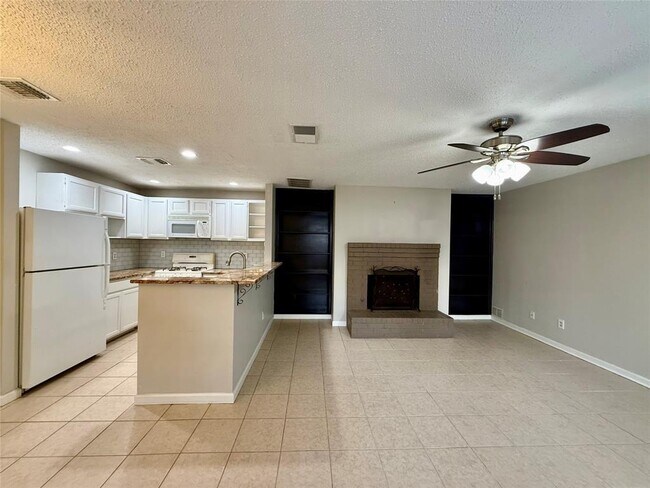 Building Photo - 7825 Beauregard Cir