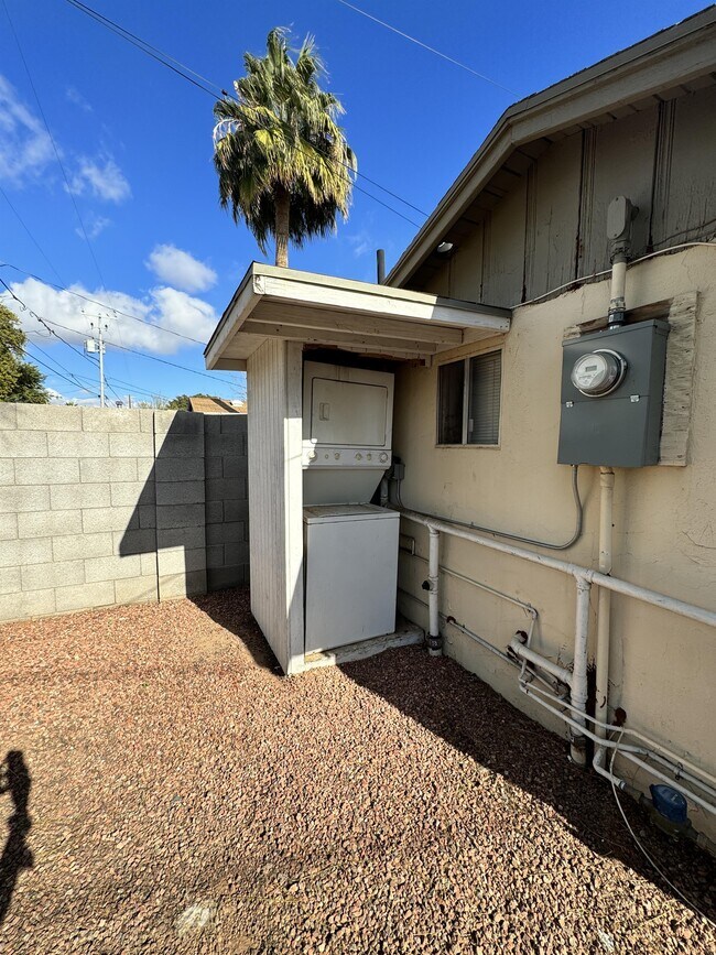 Building Photo - 2014 N 16th Ave